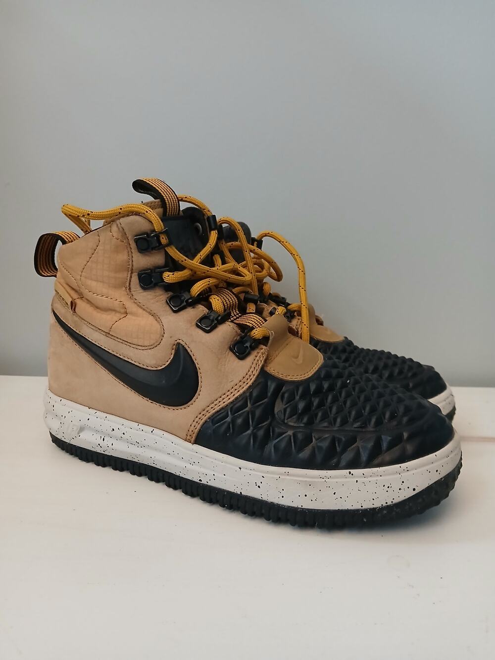 Nike Lunar Force 1 Duckboot '17 in the "Metallic Gold / Black  4Y